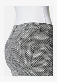 Unausgewählt, graphic black white