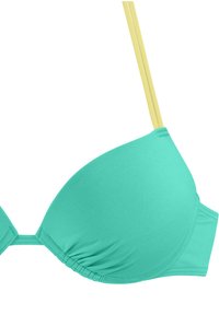 Turkusowy biustonosz bikini z formowanymi miseczkami, żółtymi ramiączkami, marszczonym materiałem i gładką fakturą, zaprojektowany do dopasowanego fasonu.