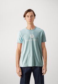 Belstaff SIGNATURE - Apdrukāts T-krekls - skyline blue