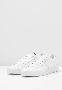 adidas sleek blanche