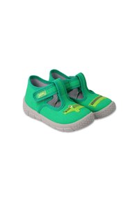 Zielone buty materiałowe z teksturowaną szaro-rubberową podeszwą, z zabawnym wzorem krokodyla z przodu i rzepami ułatwiającymi zakładanie.
