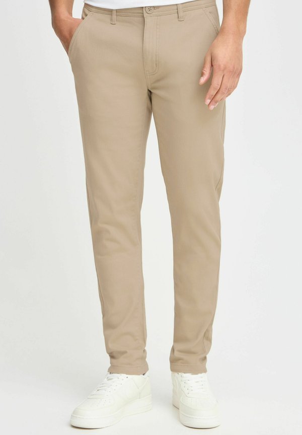 BHMBHKARVAN REGULAR FIT - Chinos - dune