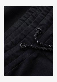 Unausgewählt, black