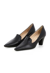 Chaussures à talons hauts en cuir noir avec un bout pointu et un design angulaire. Elles présentent un talon bloc bas et un revêtement intérieur contrastant.