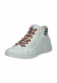 Sneaker alta bianca in pelle texture, con lacci intrecciati multicolore, cerniera laterale e dettagli argentati sul tallone. Suola in gomma piatta.