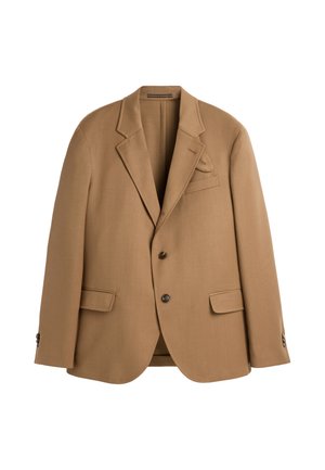 Blazer marrón claro de una fila con solapas con muesca, dos bolsillos delanteros con solapa y dos botones oscuros en el frente y los puños.