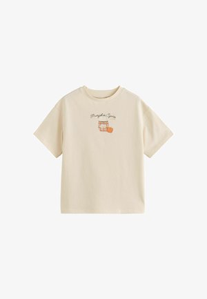 Cremefarbenes T-Shirt mit kurzen Ärmeln und Rundhalsausschnitt, mit einer Grafik eines Kürbis-Gewürzglases und Kürbisses sowie Text auf der Brust.