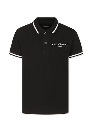 Polo shirt nera con accenti bianchi sul colletto e sulle maniche. Presenta una chiusura con bottoni e un logo stampato sul petto. Materiale in cotone.
