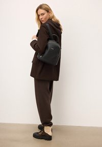 Kazar SAMMY - Gležnjarji s platformo - brown