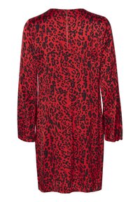 Rød kjole med sort leopardprint, lange ærmer og en lille baglynlås. Glat stof med en løs pasform og enkel rund halsudskæring.