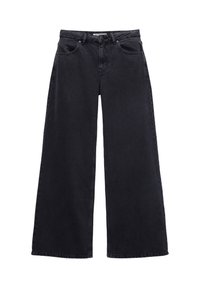 Jean noir à jambes larges en denim, avec une taille haute, cinq poches, et une fermeture classique à boutons et fermeture éclair. Texture lisse sur toute la surface.