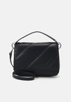 QUILTED  BOXY FLAP - Borsa a tracolla - black