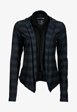 Czarna i granatowa marynarka w paski z kołnierzem szalowym, przednimi kieszeniami i asymetrycznym dołem. Wykonana z lekkiego materiału.