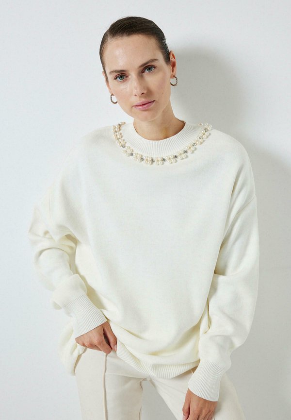 WITH PEARL COLLAR - Strickpullover - ecru