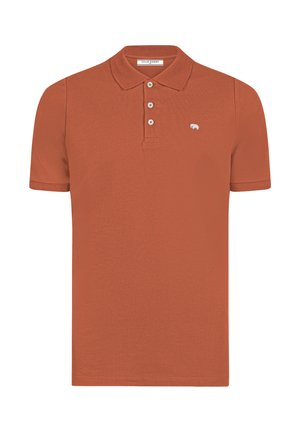 Rustfarvet kortærmet poloshirt med tre knapper og en lille hvid bjørnelogo på venstre bryst.
