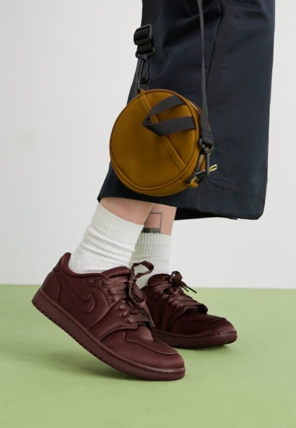 AIR JORDAN 1 LOW METHOD OF MAKE - Trainers - earth2