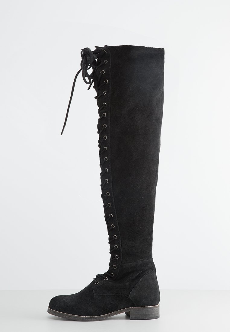 Cizme peste genunchi