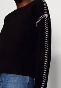 YAS Tall Svetr - black