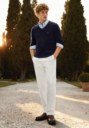 Tommy Hilfiger ESSENTIAL V NECK - Striktrøje - desert sky