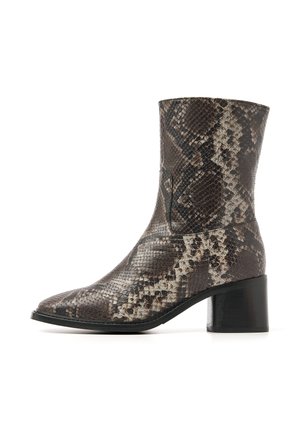 ZOEY CADE - Classic ankle boots - black/brown/multicolored