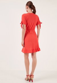 LELA REGULAR FIT - Vapaa-ajan mekko - vermilion