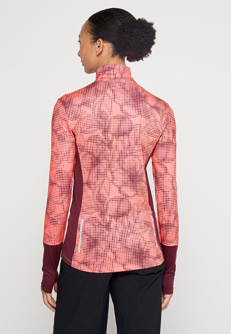 Figurbetonte Sportjacke in Pink mit dunkleren Akzenten. Verfügt über einen hohen Kragen, lange Ärmel, ein strukturiertes Muster und seitliche Reißverschlusstaschen.