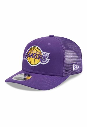 Lila Baseballkappe der Los Angeles Lakers mit Netzrücken und geschwungenem Schirm, verziert mit gesticktem Teamlogo und New Era Markenemblem.