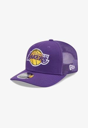 Lila Baseballkappe der Los Angeles Lakers mit Netzrücken und geschwungenem Schirm, verziert mit gesticktem Teamlogo und New Era Markenemblem.
