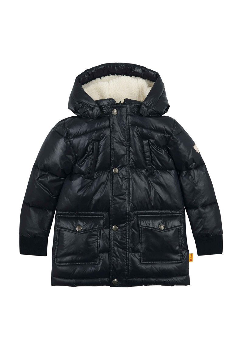 Cappotto invernale imbottito nero con cappuccio foderato in morbido pile bianco, con bottoni a pressione frontali, polsini a costine e quattro tasche frontali.