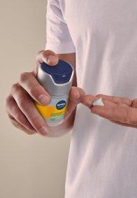 NIVEA MEN 2ER SET ACTIVE ENERGY GESICHTSPFLEGE GEL, 2 X 50 ML - Moisturiser - transparent