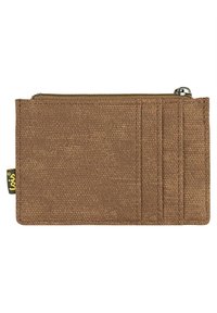 Cartera marrón texturizada con cierre de cremallera y múltiples ranuras para tarjetas. Cuenta con una pequeña etiqueta negra con un logotipo amarillo en el lateral.
