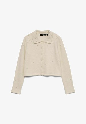 Kremowy krótki kardigan z kołnierzykiem, zapinany na guziki z ozdobnymi małymi koralikami rozmieszczonymi na całej tkaninie.