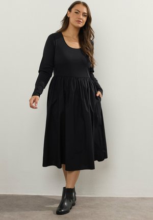 MIDI - Strikkjoler - black