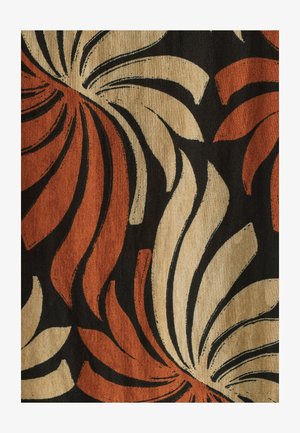 Stof med blomstermønster i kraftige bølger i rust, fløde og sort. Den teksturerede, vævede sammensætning fremhæver det planteinspirerede design.
