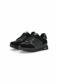Baskets noires avec une combinaison de textures lisses et en daim. Elles sont dotées d'une semelle rembourrée, d'un système de lacets à l'avant et d'un détail de logo sur le côté.