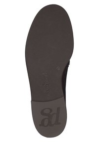 Suela de zapato de goma negra con una superficie texturizada, que presenta una forma redondeada y un diseño de logo en relieve. Perfil bajo con un patrón de suela mínimo.