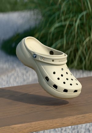 Crocs CLASSIC PLATFORM - Mules à talons - bone