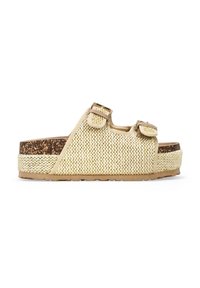 Sandalias de plataforma de corcho marrón texturizado en color beige claro, con dos correas ajustables y parte superior de paja tejida.