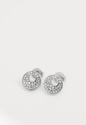 Zilveren cirkelvormige oorbellen met een centraal gat, versierd met heldere kristallen. Beschikt over merknaam gravure op de bevestiging.