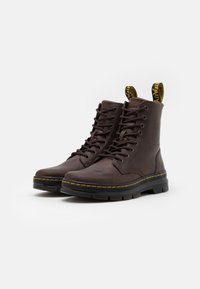 Dr. Martens COMBS UNISEX - Snörstövletter - brown
