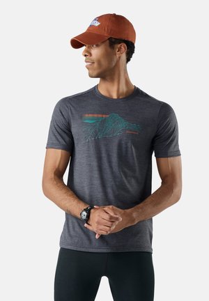 Smartwool, MEN'S ALPINE TRACE ACTIVE SHORT SLEEVE G - Camiseta estampada - charcoal heather