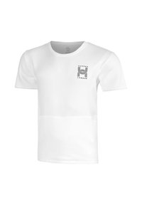 Camiseta blanca de manga corta y cuello redondo con un pequeño logotipo negro de "Under Armour" en el lado izquierdo del pecho.