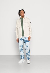 YOURTURN by Zalando - UNISEX MOONWASH UNISEX - Jeans loose fit - light blue denim Immagine in miniatura 1
