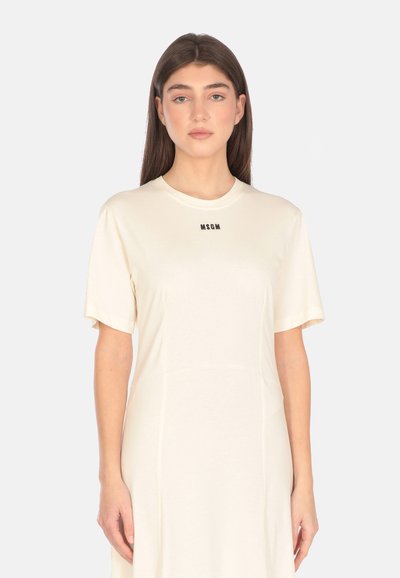 Abito t-shirt color crema in tessuto morbido, con maniche corte e scollatura rotonda, con il logo nero "MSGN" sul davanti.