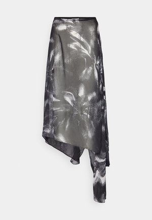 Asymmetrischer schwarzer und grauer transparenter Rock mit metallic-abstraktem Muster, der ein fließendes Design und eine weiche Textur aufweist.