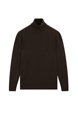 Maglione a collo alto lungo marrone scuro con design semplice e polsini e bordi a coste, esposto in piano su uno sfondo bianco.