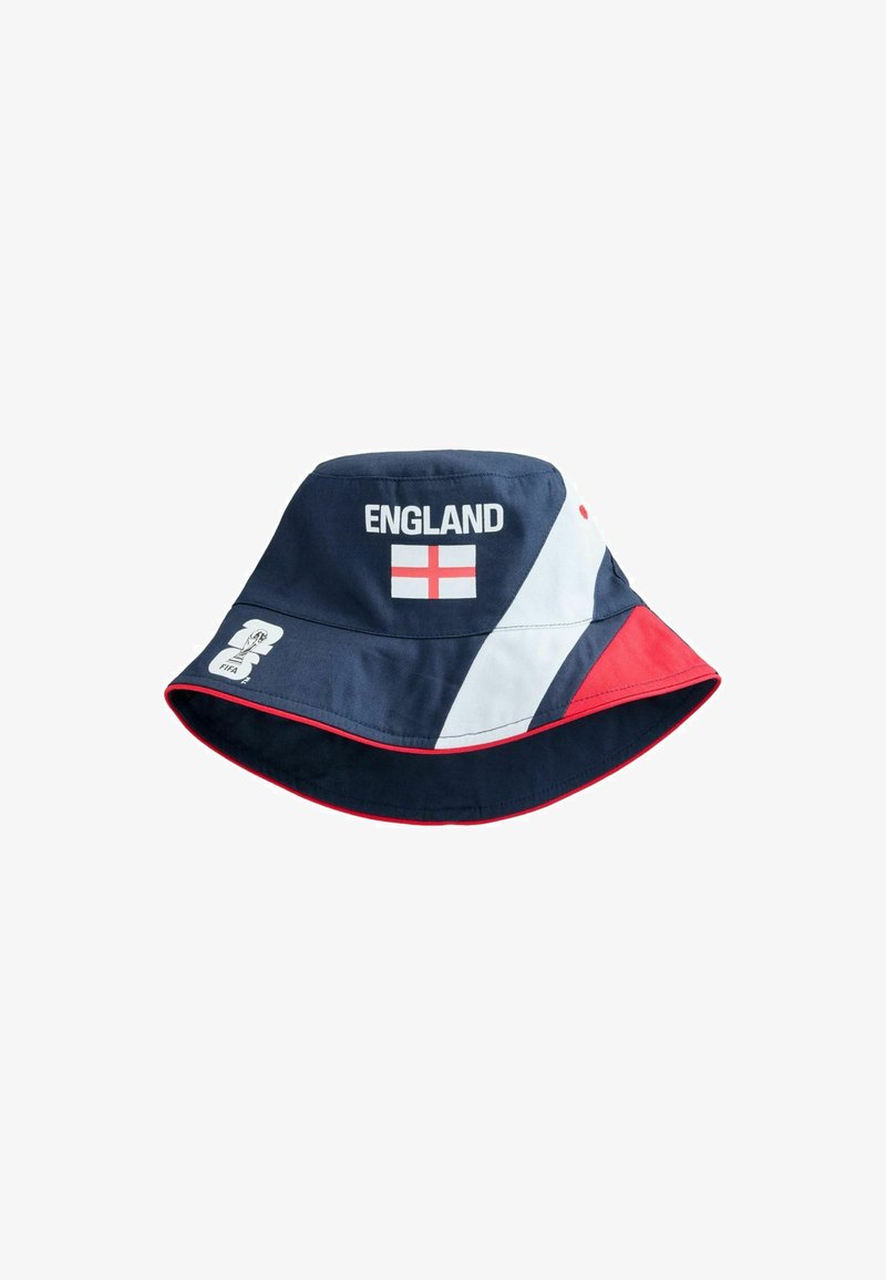 Chapeau seau bleu marine avec des accents rouges et blancs, texte "ENGLAND", drapeau de la Croix de Saint-Georges et logo du trophée de la Coupe du Monde de la FIFA sur le côté.