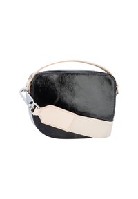 Borsa a tracolla in pelle verniciata nera con forma curva, tracolla beige, ferrature argento e finitura liscia. Design compatto ideale per l'essenziale.