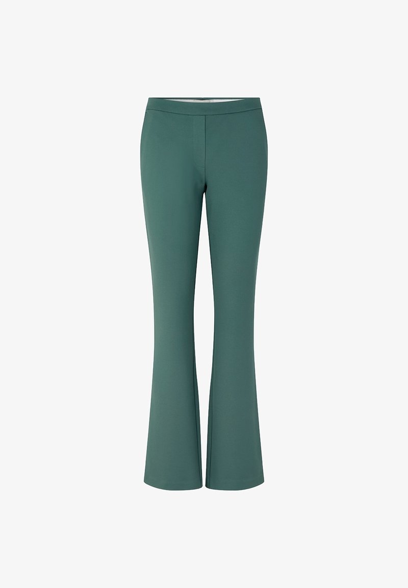 Pantalon évasé vert sarcelle, fabriqué en tissu lisse. Il présente une taille haute et un design épuré sans attaches visibles ni motifs.