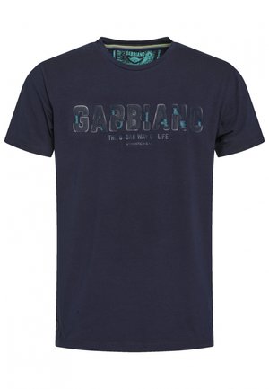 Camiseta de algodón azul marino con "GABBIANO" impreso en letras texturizadas. Mangas cortas, cuello redondo y etiqueta de marca en el dobladillo.